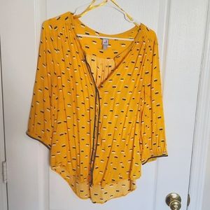 📸 mustard yellow 3/4 sleeve camera blouse, size L